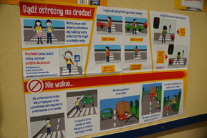 zdjęcie szkolnej gazetki dotyczącej bezpieczeństwa w ruchu drogowym
