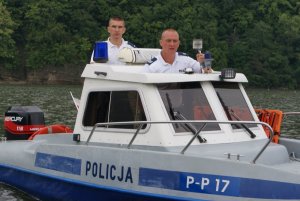 Policjanci w łódce