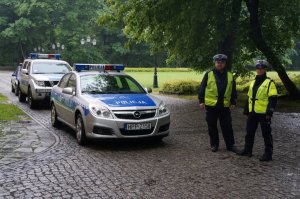 Policjanci zabezpieczający zlot