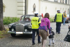 Policjanci zabezpieczający zlot