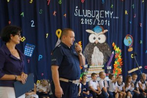 policjanci na rozpoczęciu roku szkolnego