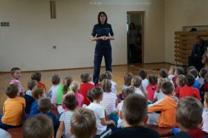 policjanci w czasie prelekcji
