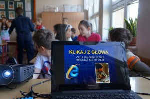 policjanci w czasie prelekcji