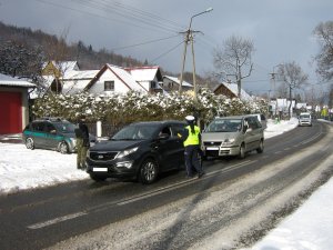 policjanci i strażnicy w czasie działań