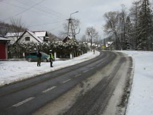 policjanci i strażnicy w czasie działań