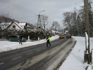 policjanci i strażnicy w czasie działąń