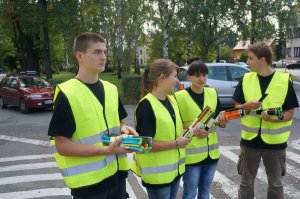 uczniowie w czasie działań