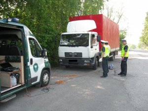 policjanci i pracownicy ITD w czasie działń