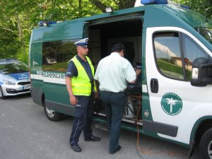 policjanci i pracownicy ITD w czasie dzialań