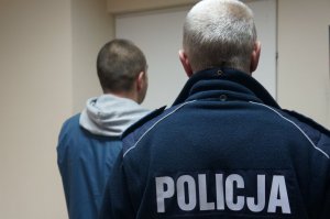 policjanci w czasie czynności procesowych