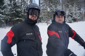 policjanci na stoku