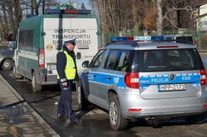 Policjanci i funkcjonariusze ITD w czasie działań