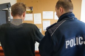 policjanci w czasie czynności