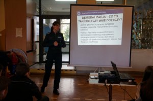 policjanci w czasie prelekcji