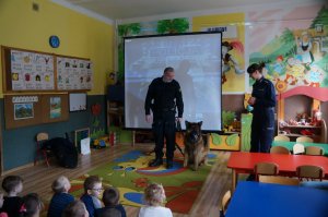 Policjanci w czasie pokazu