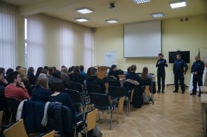 policjanci w czasie spotkania