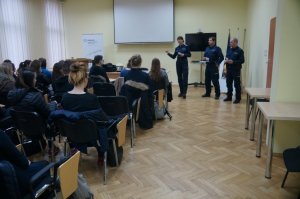 policjanci w czasie spotkania