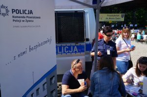 policjanci na dniu dziecka