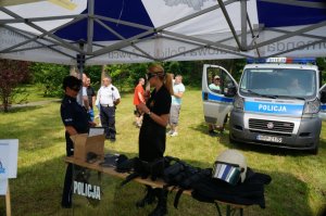 policjanci na pikniku