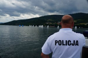 policjanci w czasie zabezpieczenia