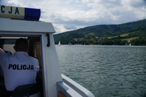 policjanci w czasie zabezpieczenia