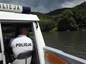 policjanci w czasie zabezpieczenia