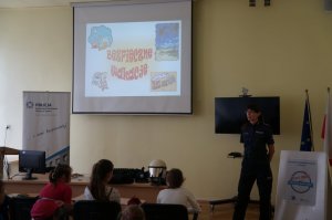 policjanci w czasie prelekcji