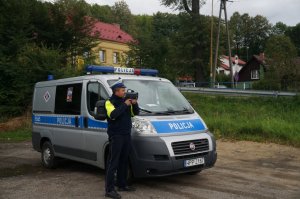 policjanci w czasie działąń