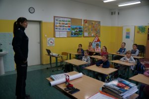 policjanci w czasie prelekcji