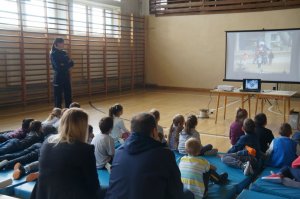 policjanci w czasie prelekcji