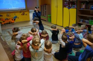 policjanci w czasie prelekcji