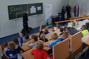 policjanci w czasie prelekcji