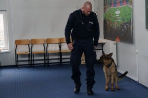 policjanci w czasie prelekcji