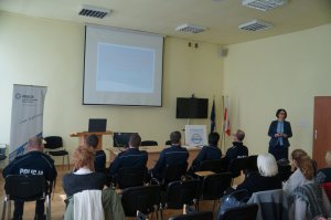 policjanci na konferencji