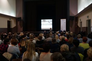 policjanci na konferencji