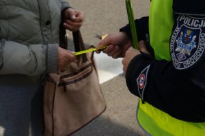 policjanci w czasie akcji