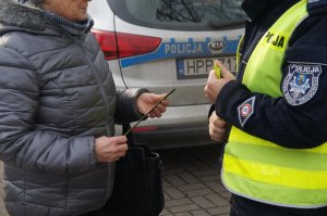 policjanci w czasie akcji