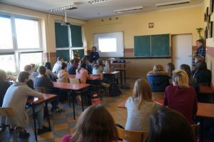 policjanci w czasie prelekcji