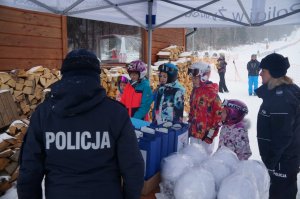 policjanci w czasie działań