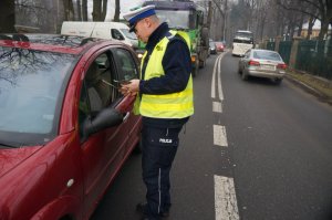 policjanci w czasie działąn