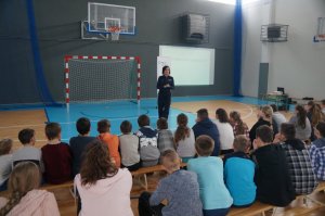 policjanci w czasie prelekcji