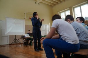 policjanci w czasie prelekcji