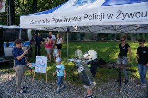 policjanci na pikniku