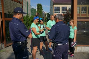 policjanci i rowerzyści