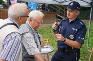 policjanci i uczestnicy