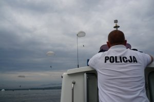policjanci w czasie cwiczeń