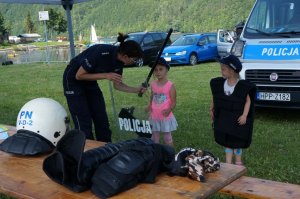 policjanci na pikniku