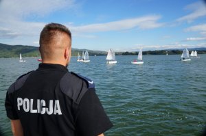 policjanci w czasie imprezy