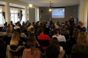 policjanci w czasie spotkania