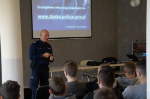 policjanci w czasie prelekcji